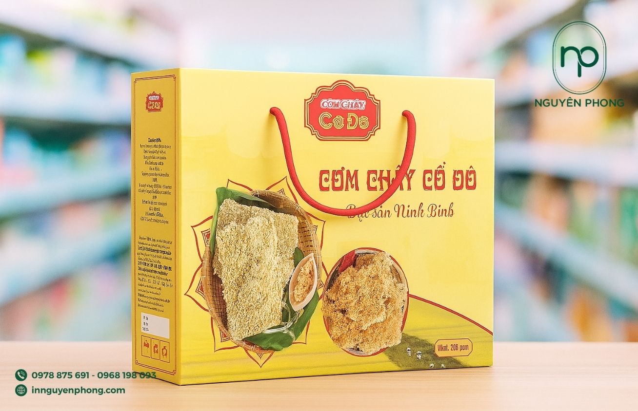 Mẫu hộp giấy đựng cơm cháy thiết kế quai cầm tiện lợi